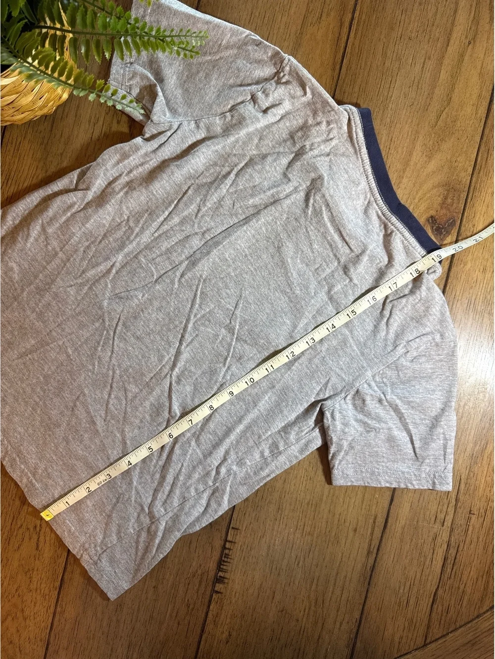 Tommy Hilfiger Boys Gray Logo Graphic T-Shirt Size Small (8–10)